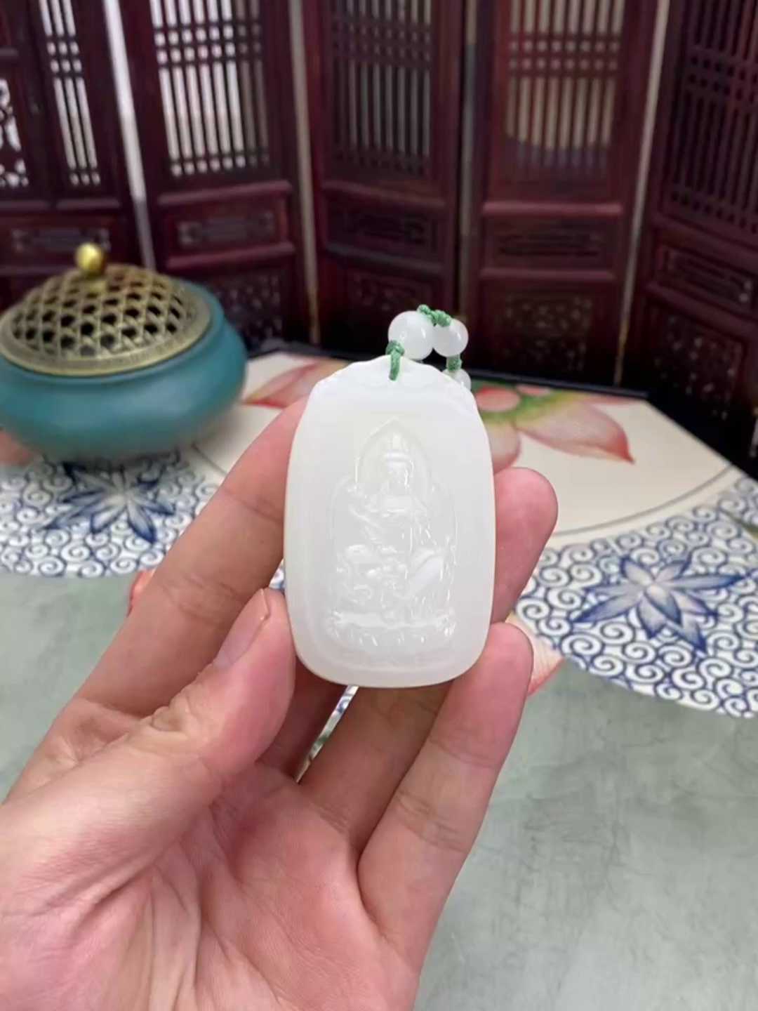 生肖兔的我戴上这款和田玉吊坠后实正不一样了✨