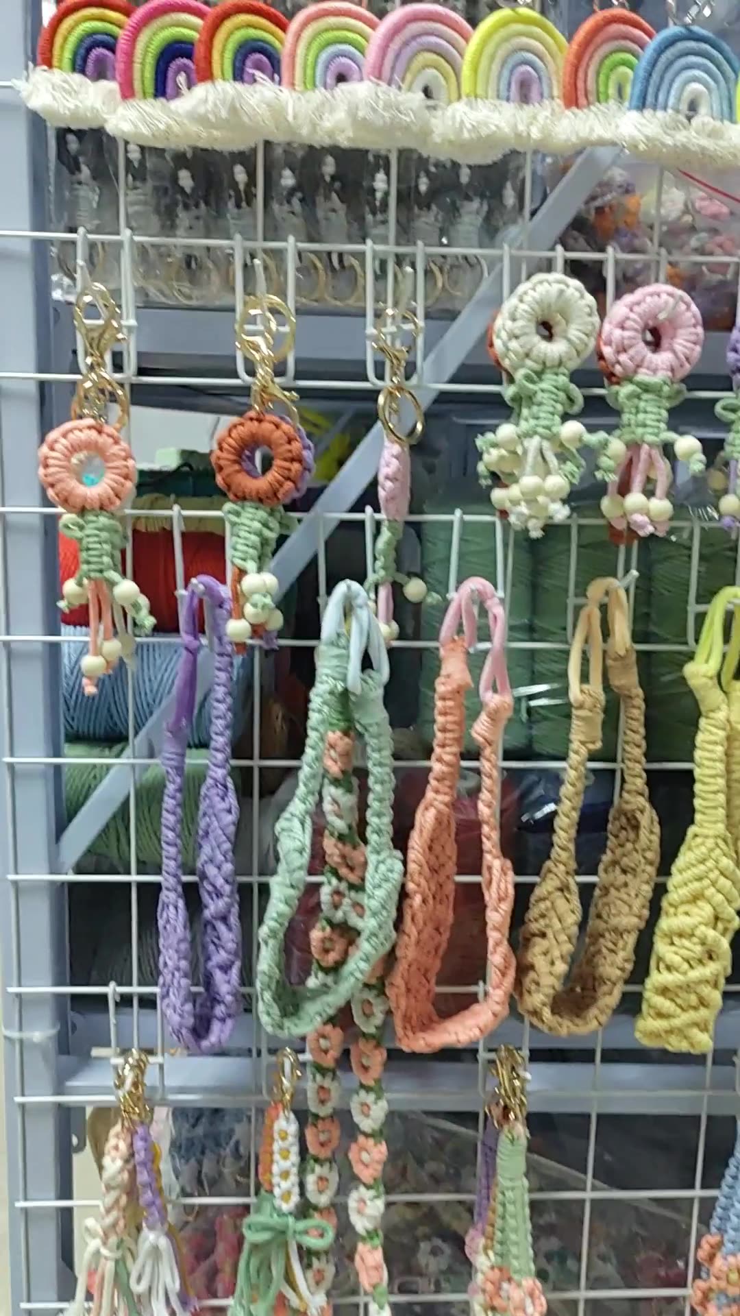 跨境专供现货欧美爱心手机挂绳手工编织流苏手腕带love挂件钥匙扣