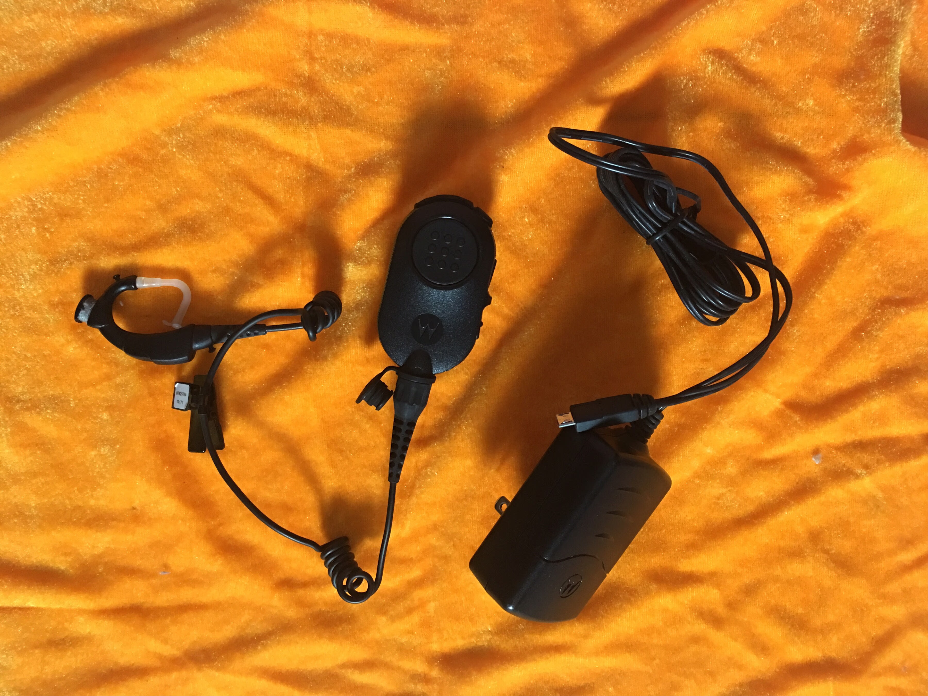 摩托罗拉xir p8668对讲机 蓝牙耳机 nntn8189