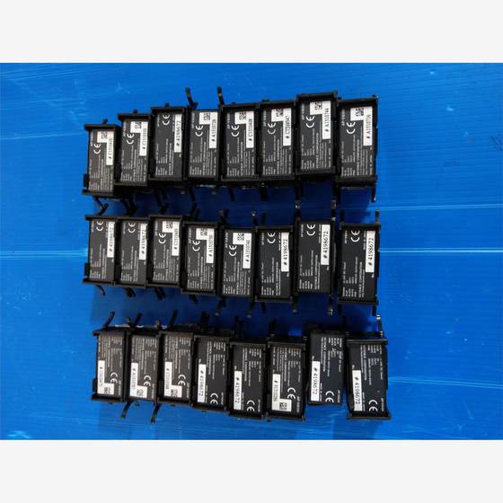 Keyence AP-V85W 페인트가있는 중고 그런지 패널 Keyence AP-V85W 페인트가있는 중고 그런지 패널