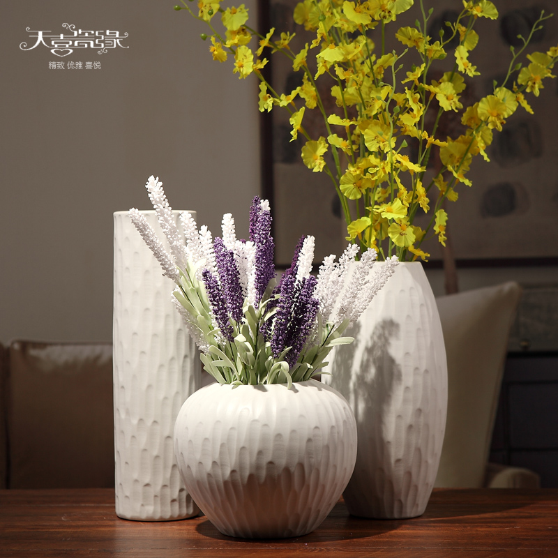 Jingdezhen ceramic vase furnishing articles furnishing articles I and contracted household white flower arranging the sitting room the table dry flower decoration