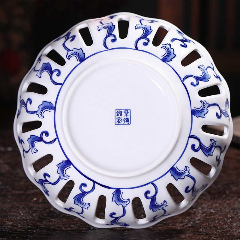 Jingdezhen porcelain hollow ceramic fruit bowl dried fruit snack plate creative new Chinese style is classic the sitting room tea table furnishing articles