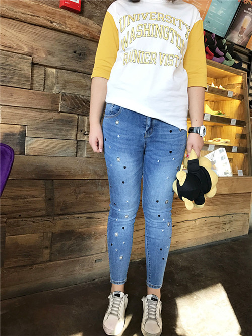 胖mm穿牛仔裤怎么了?能很显瘦的好不好