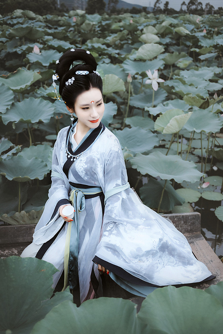 仙剑情缘.墨菡萏图】女装汉服 杂裾袍 深衣 全套真丝