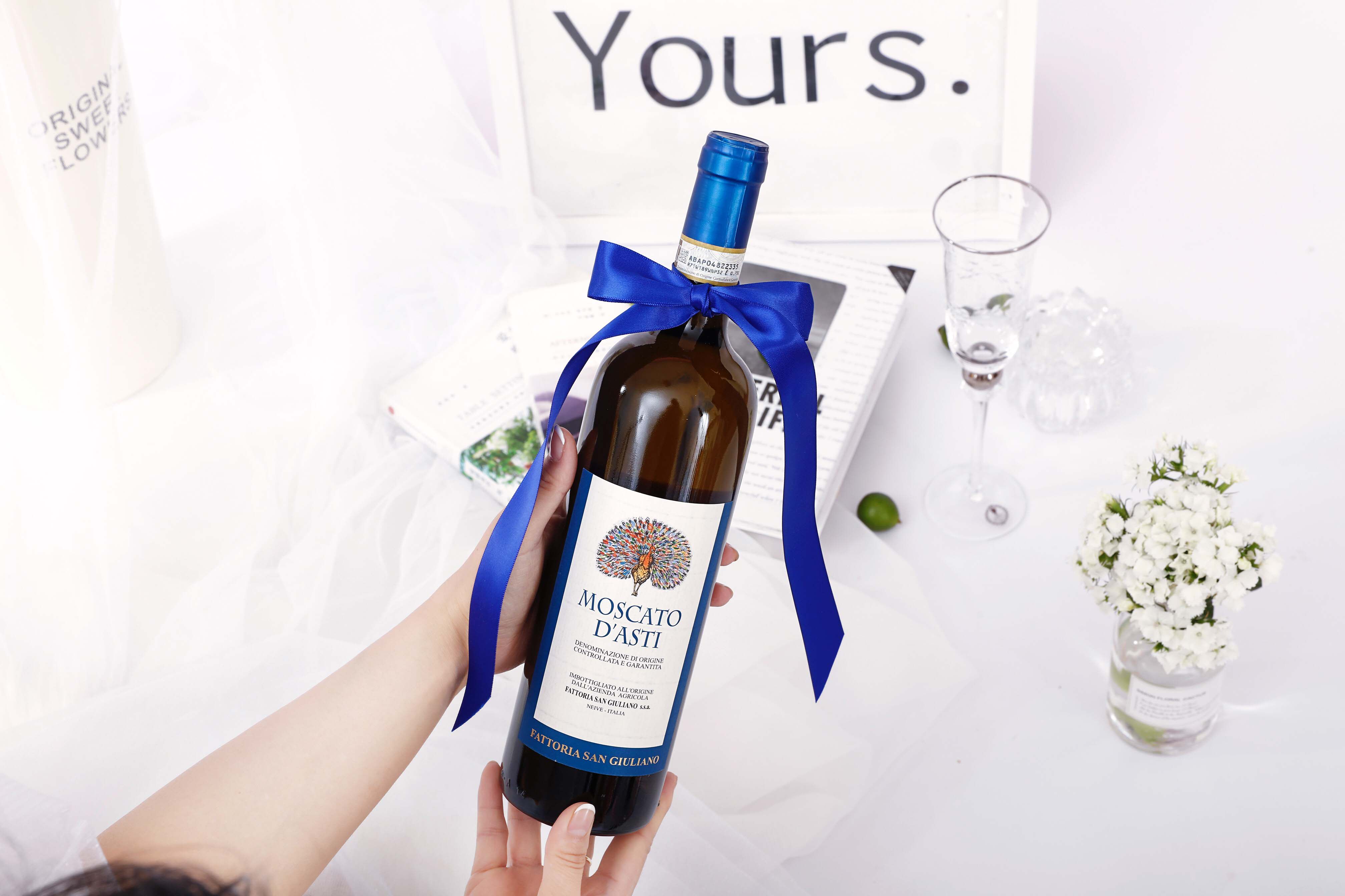 意大利docg级别莫斯卡托moscato甜白葡萄酒高端甜酒孔雀酒庄