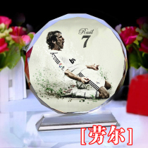Raul Raul surrounding people occasionally run crystal poster souvenirs to send Real Madrid girls soccer fans birthday gifts