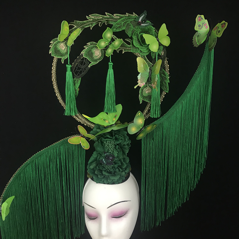 All-new Chinese style, retro exaggeration, stage performance, walk-show model, female makeup, creative tassels headdress