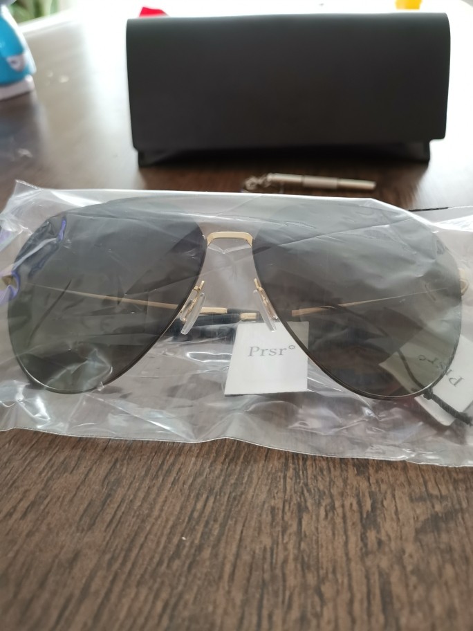 prsr墨镜整体看上去很有质感