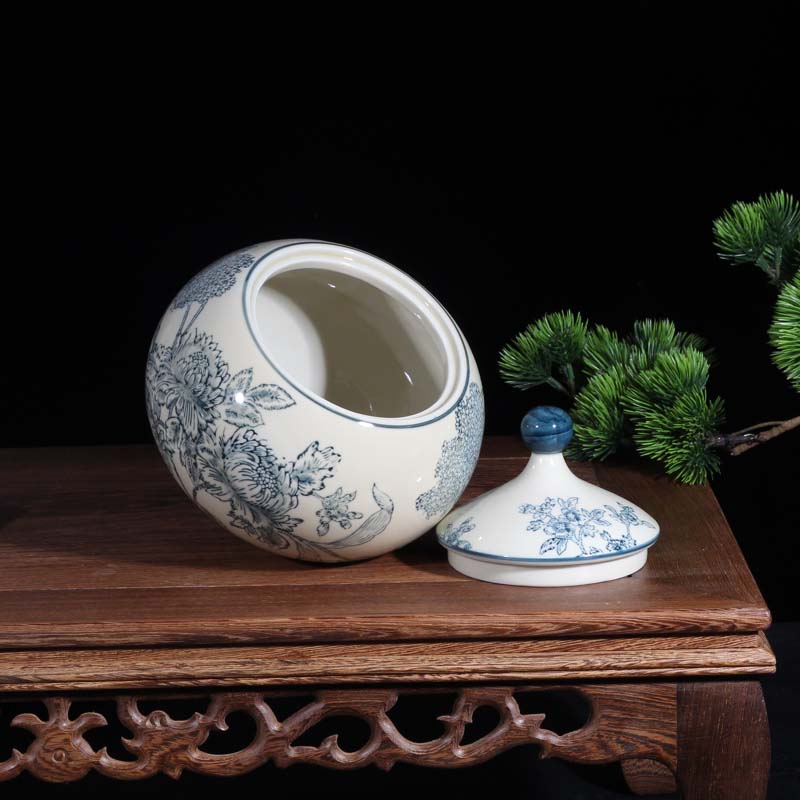 The original oil porcelain jar of chili oil tank cover Chinese blue and white porcelain jar of high small jar of monosodium glutamate, cooking pot