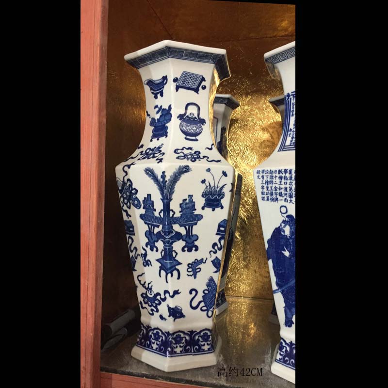 Faceted antique vase figure archaize lion picture vase abnormity blue bottles of mesa of 40 cm high porcelain vase