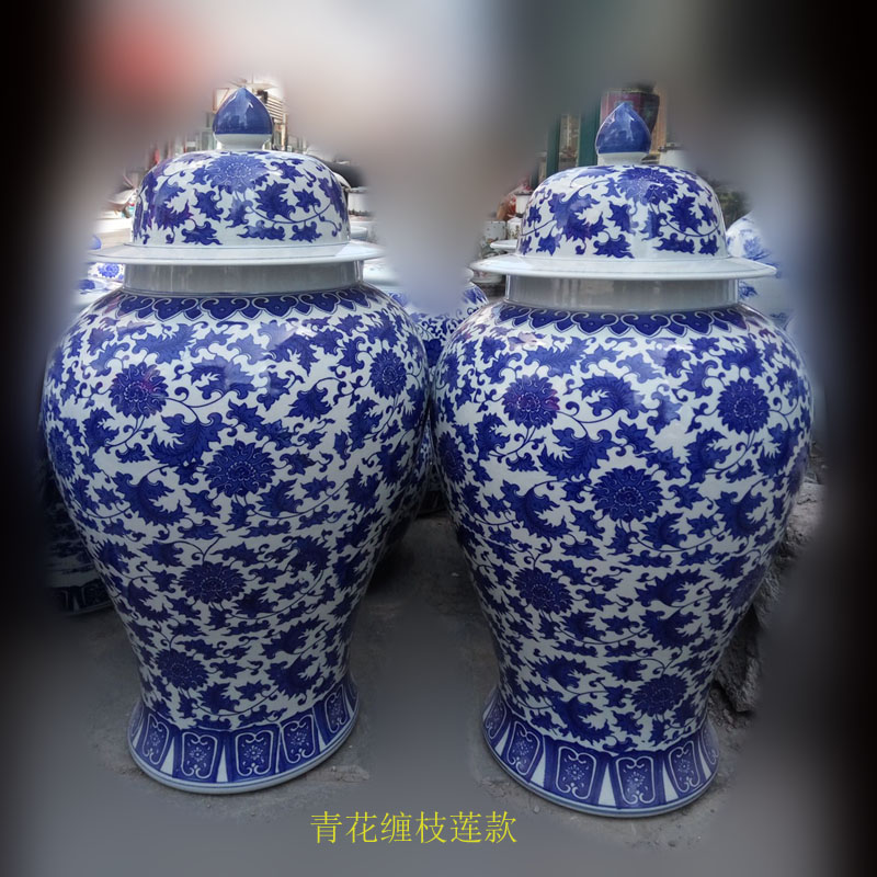 Jingdezhen porcelain put lotus flower, the general life of a word can lion body like blue and white general tank lid shape