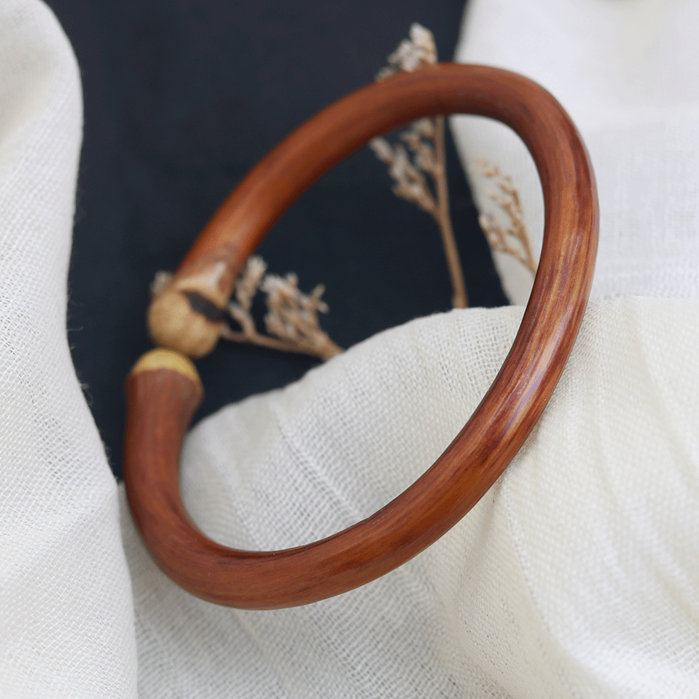 如何保养鸡血藤手镯养出包浆