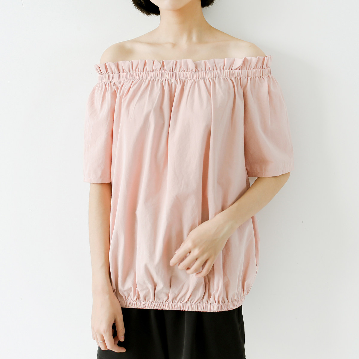 身材不够锁骨来凑才是一字肩爆火的原因?