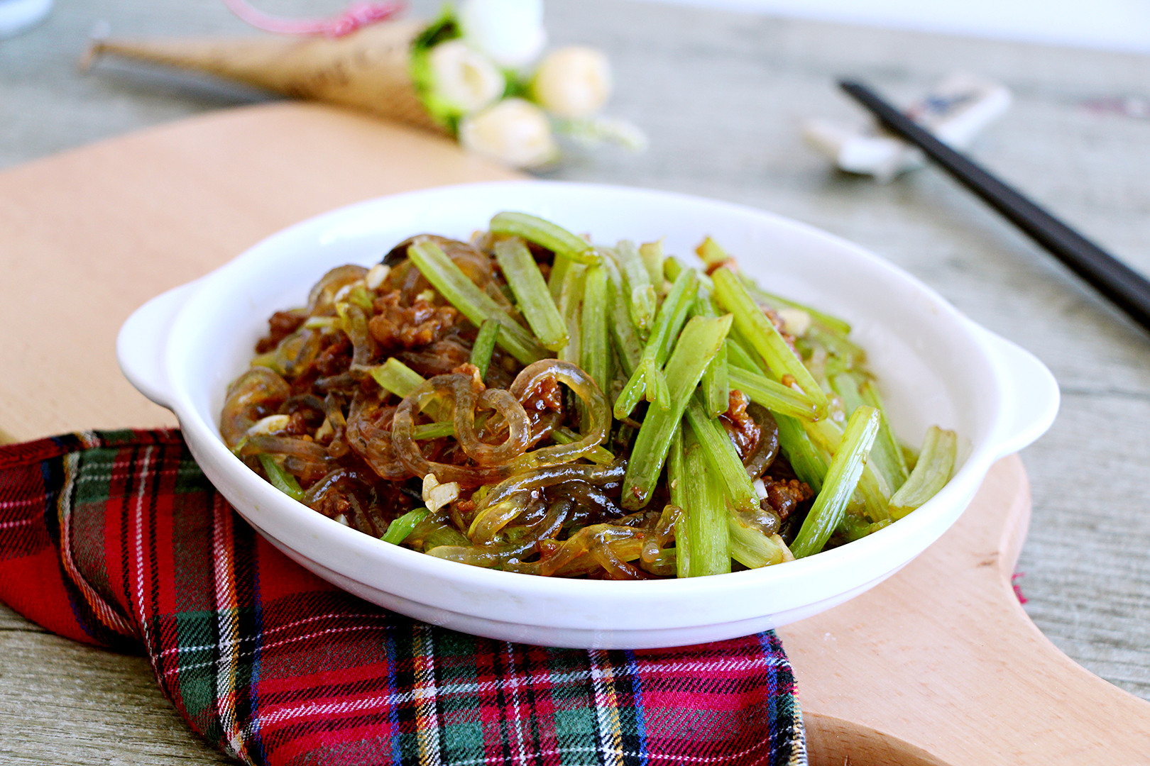 芹菜和粉条是绝配,你试过吗?