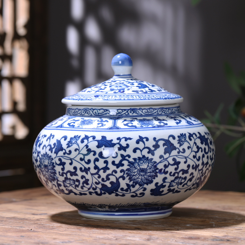 Jingdezhen ceramic pot seal storage tank with cover of blue and white porcelain tea pot pot home decor China traditional Chinese medicine