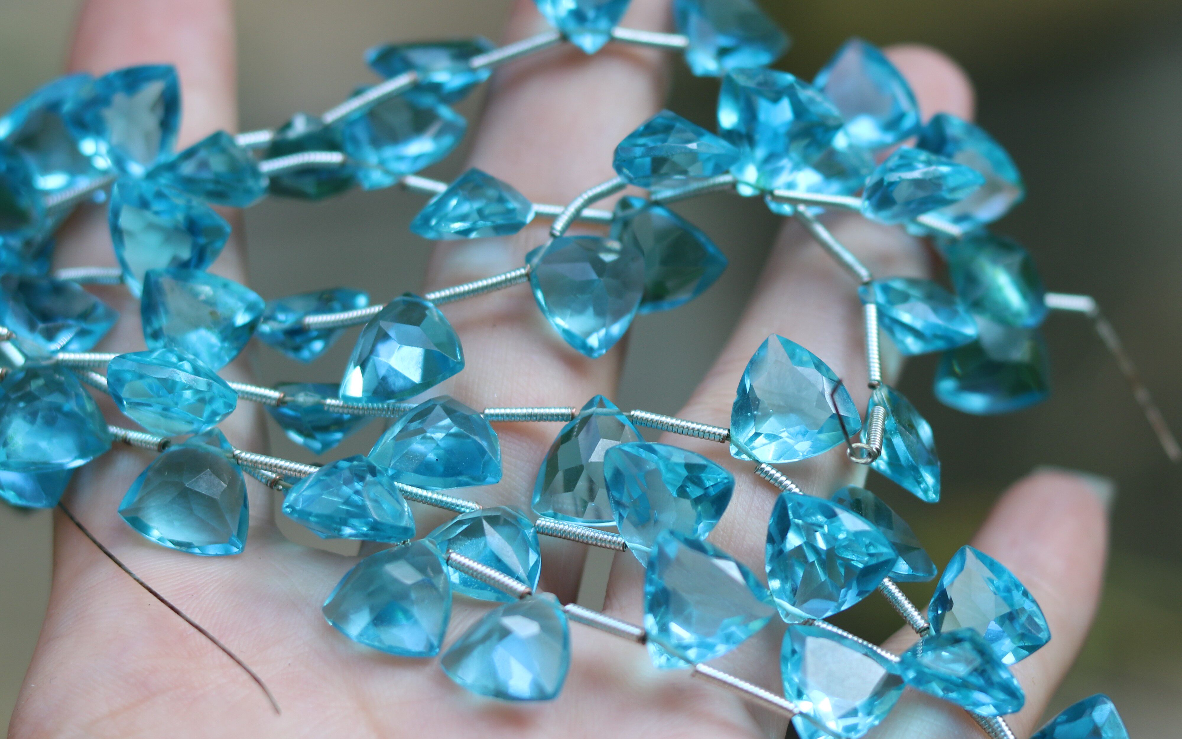 瑞士蓝石英石戒面三角水滴散珠 手工绕线diy吊坠耳环配珠