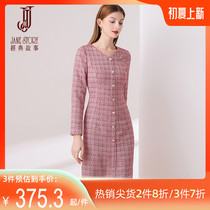 Classic Story 2022 Winter New Fashion Minimalist Round Lead Pencil Skirt with a long fur one-piece dress in a dress