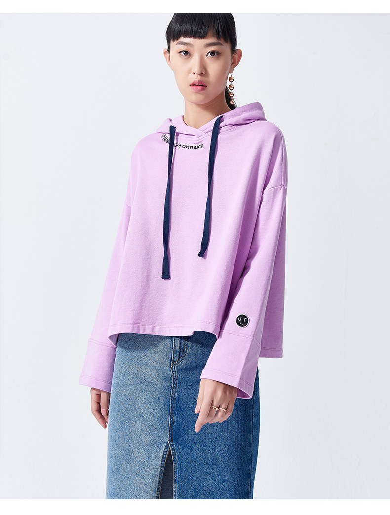 basic house/百家好2018秋季红色卫衣连帽字母短款上衣女hsts124f