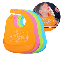 Childrens four seasons saliva cover feeding pocket strap Infant snap buckle Fashion belly thickened saliva pad Cartoon soft silicone