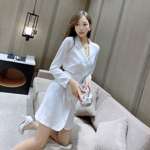 Early autumn 2020 waist close to show thin temperament， open waist long sleeve suit skirt