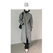 Long hooded woolen coat helps you pursue fashion while keeping the temperature in the cold winter.