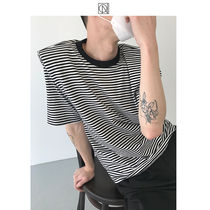 COLN on summer comfort and trendy I have to have to have a padded shoulder striped short sleeve T-shirt like that.