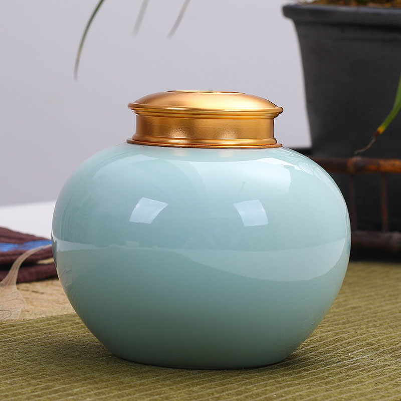 Jingdezhen ceramic tea pot of black tea, green tea pot store fresh moistureproof celadon sealed large half a catty