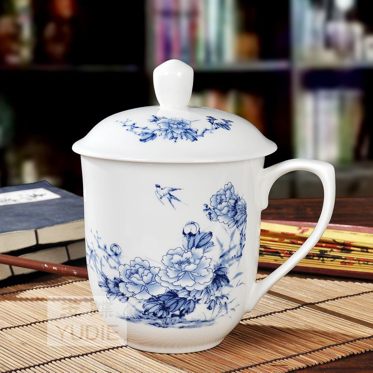 Jingdezhen ceramic cups with cover large size ipads porcelain cup China boss cup personal office cup 850 ml