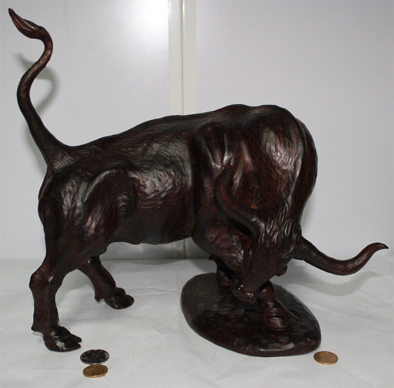 牛毛纹斗牛木雕工艺品/商务礼品/海外风格/家居装饰摆件精美人物