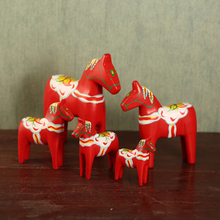 Швеция Дара Мума Дерево Креативные деньги Красная лошадь Домашние украшения Гостиная Маленькие украшения Свадебные подарки Бесплатная почта