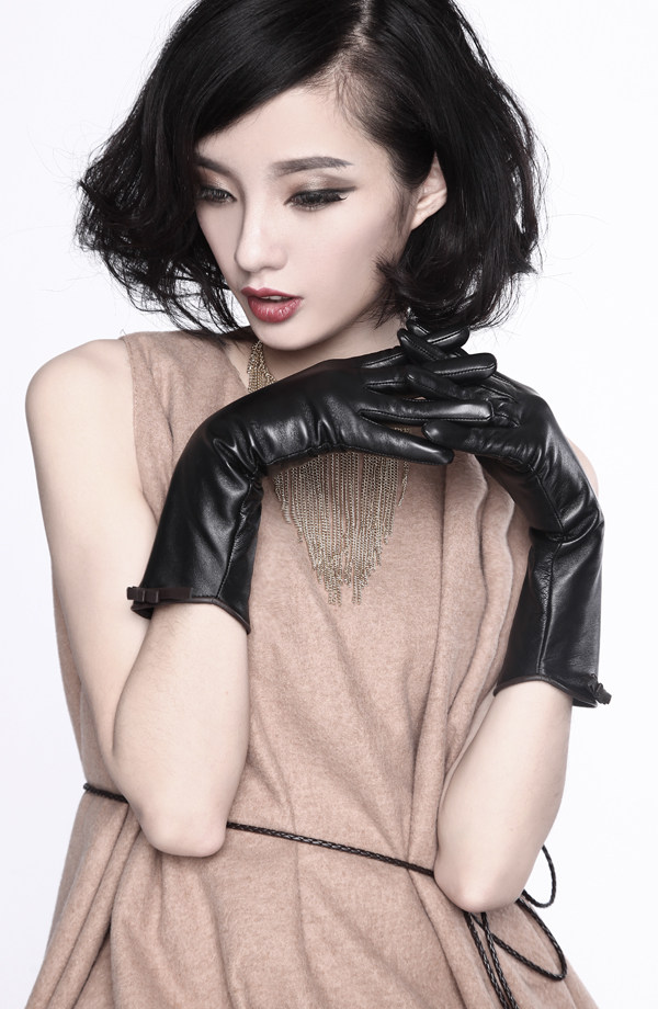 戴上皮手套, 知性又优雅