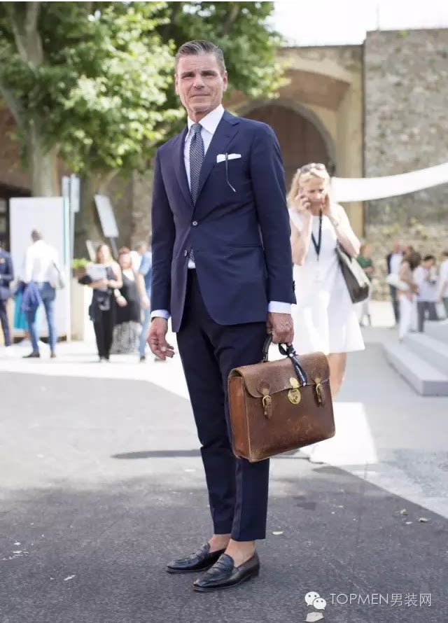 西装配皮鞋,怎么搭才能配一脸?