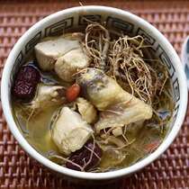 37 ingredients in seven soup soup in the seven soup of Shaugan Ron Stew Chicken in Wennan Wenshan