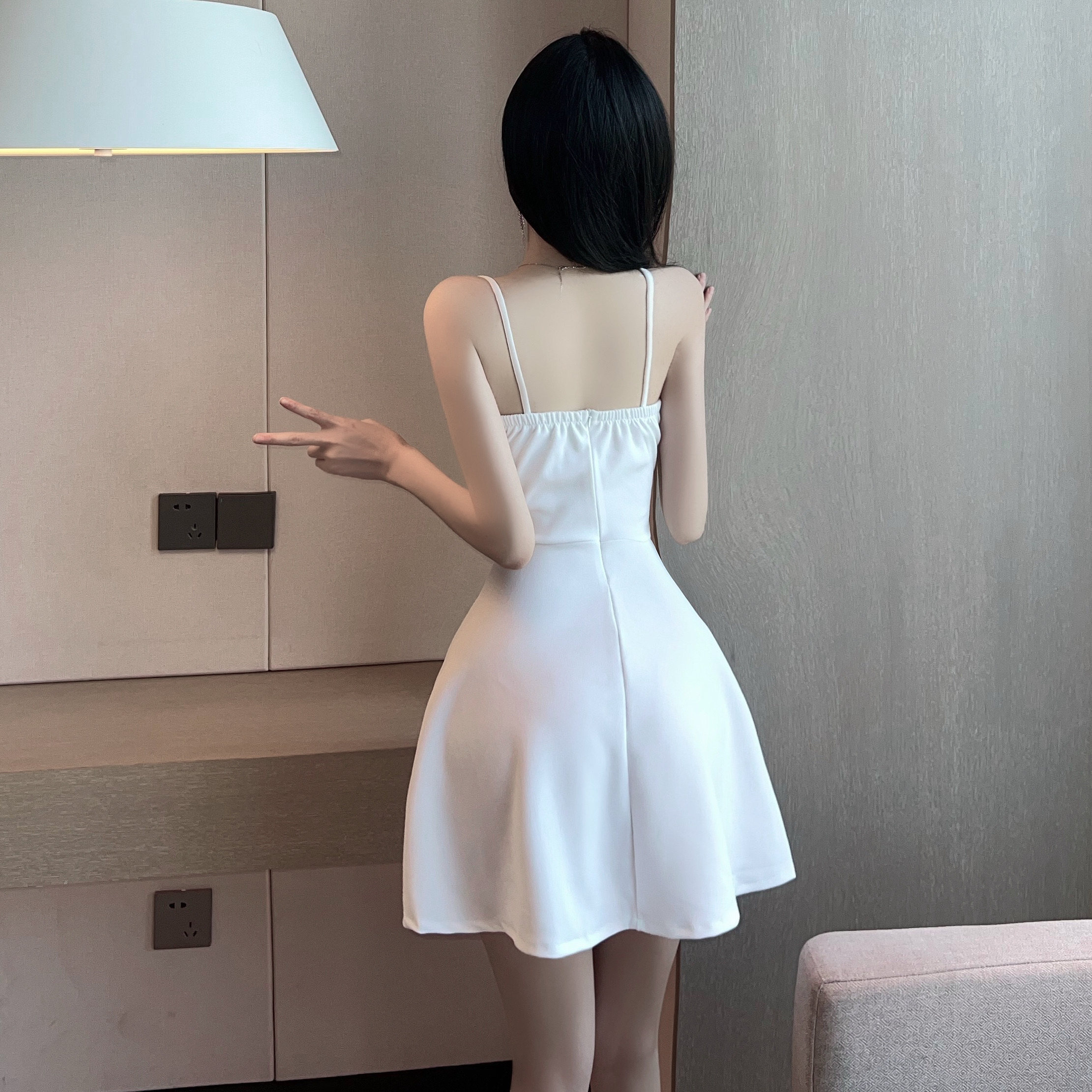 夜店酒吧性感低胸v领吊带裙公主风宽松显瘦大摆木耳边女装连衣裙