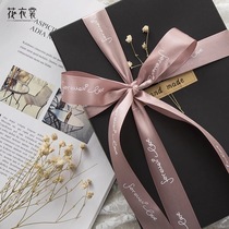 2 5 English Ribbon Ribbon with a straw book in English