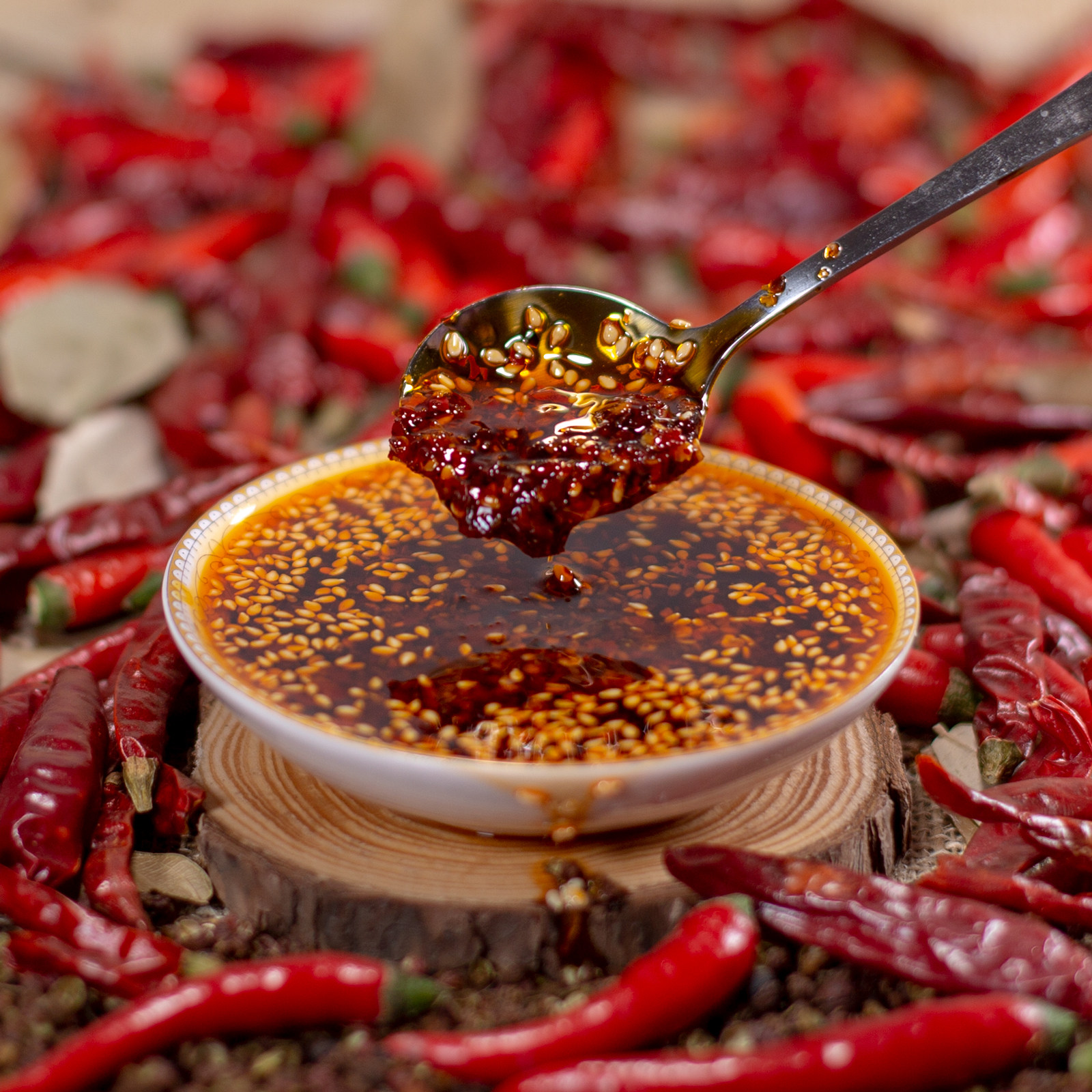 兴德牌麻辣油泼辣椒红油700g四川营山特产商用辣椒油带渣红油食神大亨