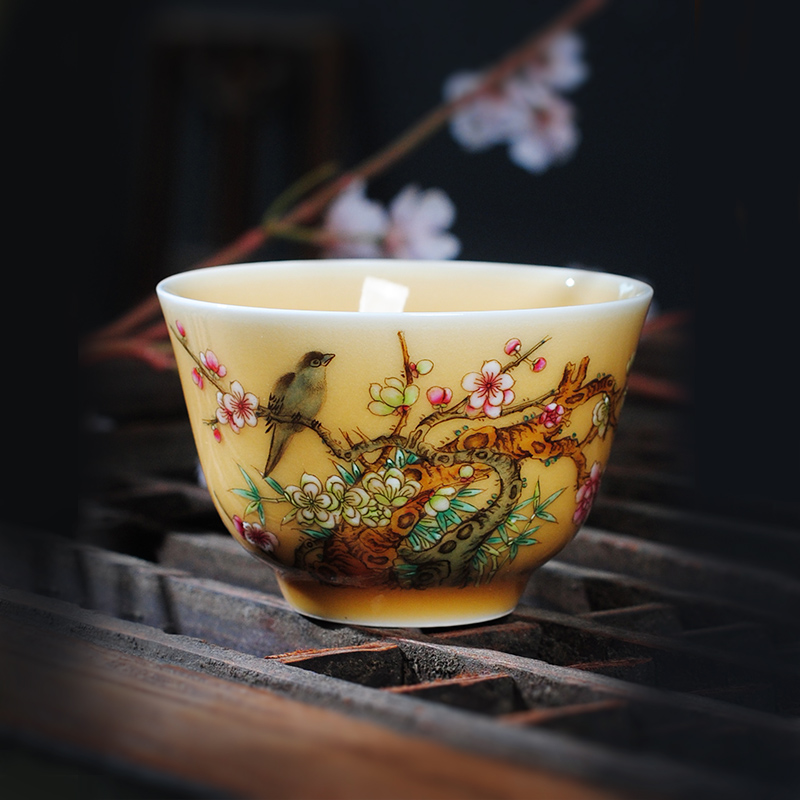 The Owl old yellow glazed colored enamel porcelain hand - made flowers single cup sample tea cup master kung fu tea cups