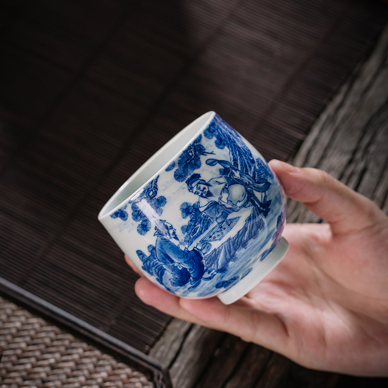 The Owl up jingdezhen blue and white master cup tea character kunfu tea tea cups sample tea cup single CPU