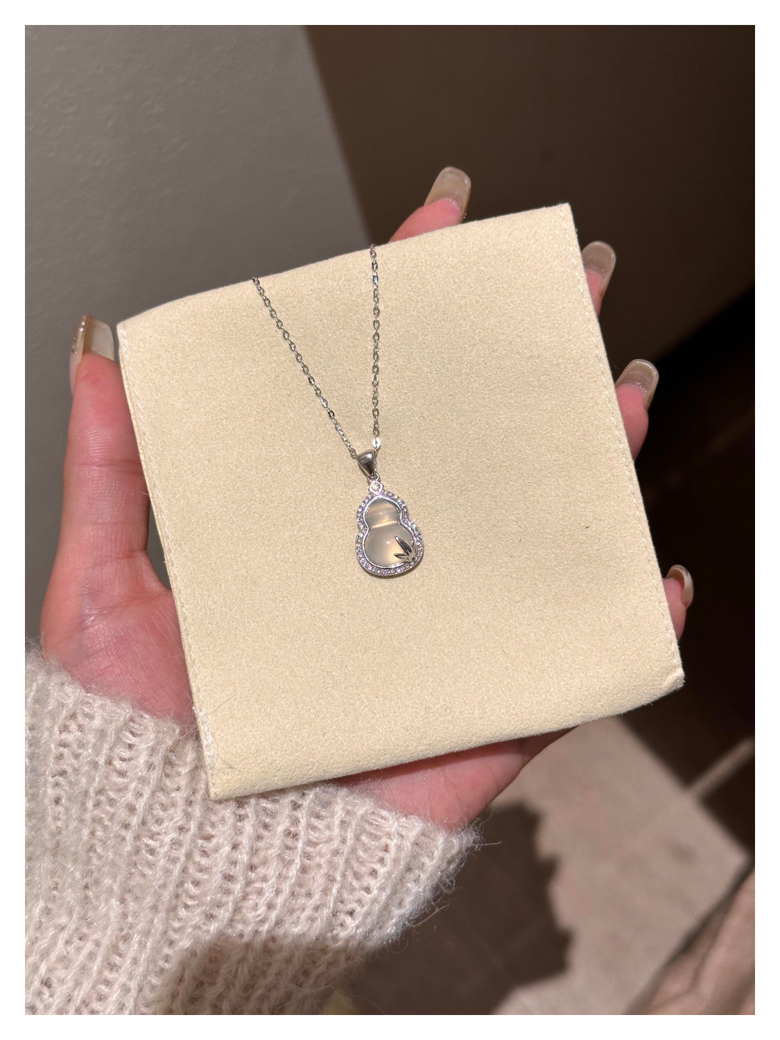 Серебряное ожерелье sukeew/酥可 金枝玉叶s925银不掉色白玉髓竹叶葫芦吊坠项炼女新品