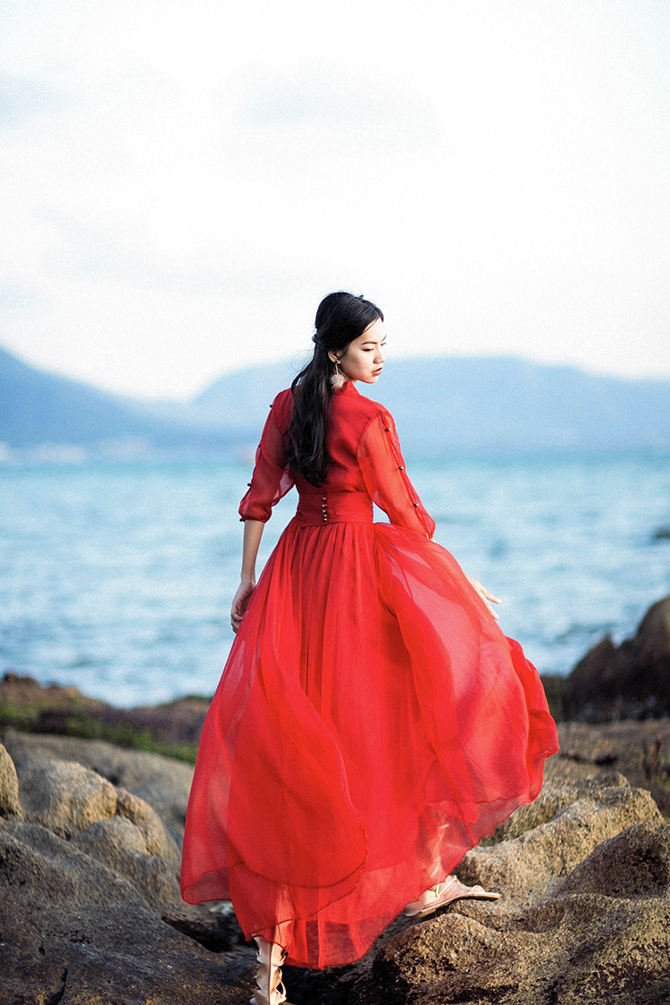 艳如飞大红色连衣裙拍照长裙超仙大摆沙滩红裙海边度假飘逸西双版纳