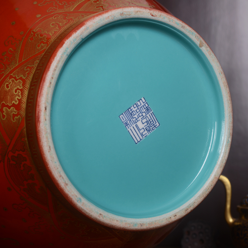 Jingdezhen ceramics ocean 's high - end antique red see colour to the reign of qianlong vase household adornment process sitting room furnishing articles