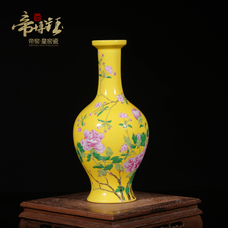 Jingdezhen porcelain enamel decorated by hand open with a silver spoon in its ehrs expressions using vase mesa of modern Chinese style household act the role ofing is tasted furnishing articles in the living room