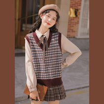 Lingjiu 2022 Spring and Autumn Knitted Vest Womens Plaid Vintage Vest Outer French Shoulder V-neck Sweater