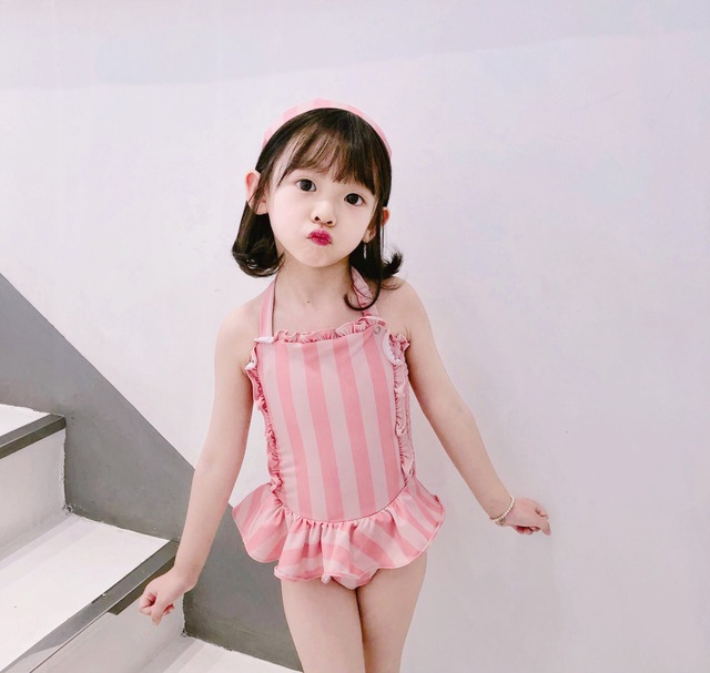 2021夏季新款女童条纹褶皱木耳边韩版连体衣宝宝洋气无袖泳衣泳帽