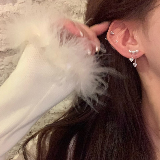 봄과 여름 플래시 지르코늄 러브 여성용 진주 술집 귀걸이 가벼운 고급 스타일 틈새 디자인 이어링 고급 기질 이어링 봄과 여름 플래시 지르코늄 러브 여성용 진주 술집 귀걸이 가벼운 고급 스타일 틈새 디자인 이어링 고급 기질 이어링