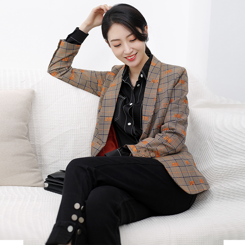 Design sensation Even collar suit jacket Female Korean version Fashion embroidery Fried Street Plaid short Western-style Inn Wind one-piece blouse