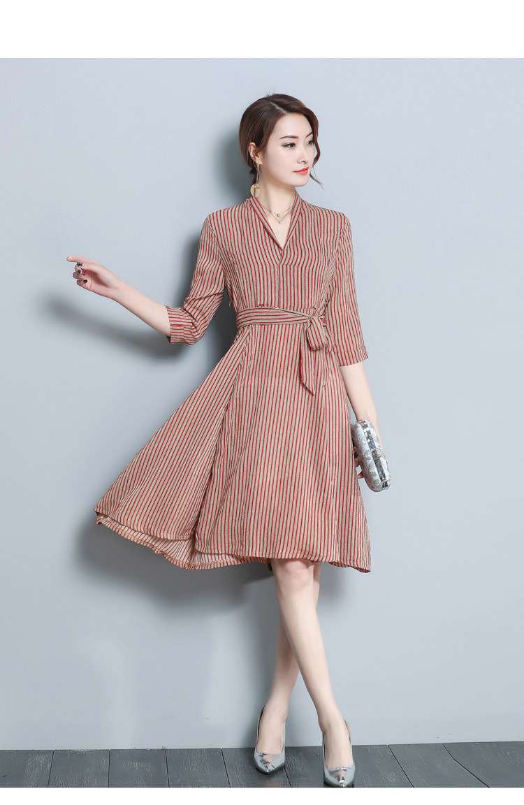 春装2018新款女五分袖流行v领连衣裙女夏时尚条纹a字裙子