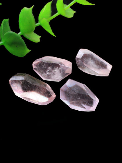 Ruhong Natural Powder Morgan Stone Raw Stone Ornament 다면체 컷 보석 알몸 돌 수정 손으로지고있는 스플릿 비드 Ruhong Natural Powder Morgan Stone Raw Stone Ornament 다면체 컷 보석 알몸 돌 수정 손으로지고있는 스플릿 비드