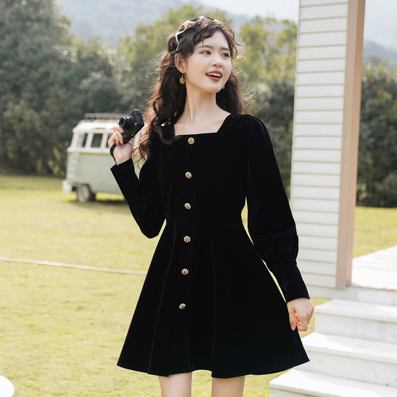 2022 autumn new autumn dress temperament goddess paradigm French velvet Hepburn style small man black dress girl