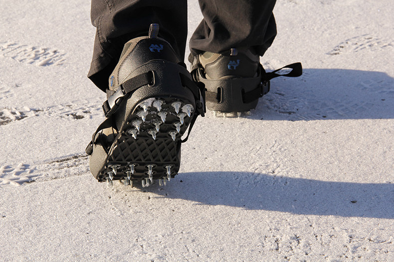 防滑冰钓鞋套 矶钓钉鞋套加厚冬钓垂钓钓鱼硅胶锰钢冰爪登山渔具